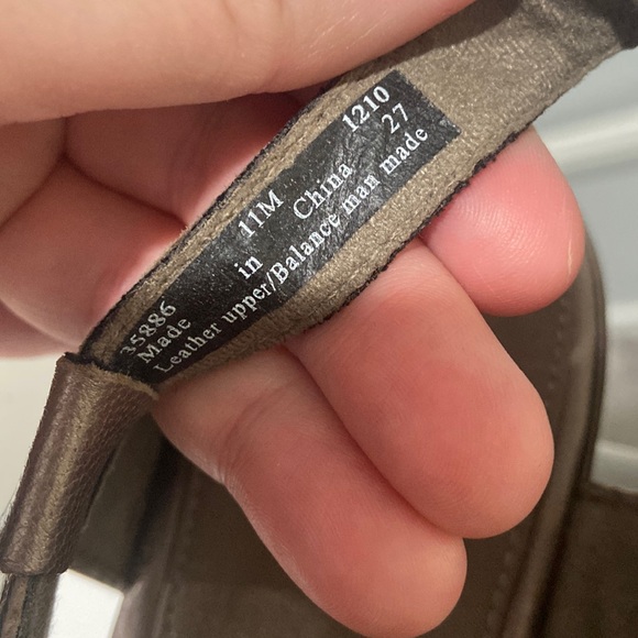 CLARKS Bendables Leather Wedge Sandals Bronze color Women's Size 11m EUC - Picture 8 of 17